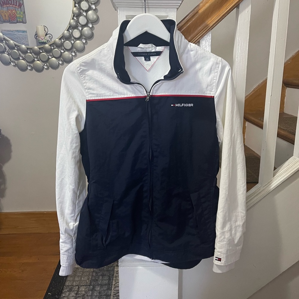 Tommy Hilfiger Windbreaker Women’s Small. Very Good Gently Worn Condition.